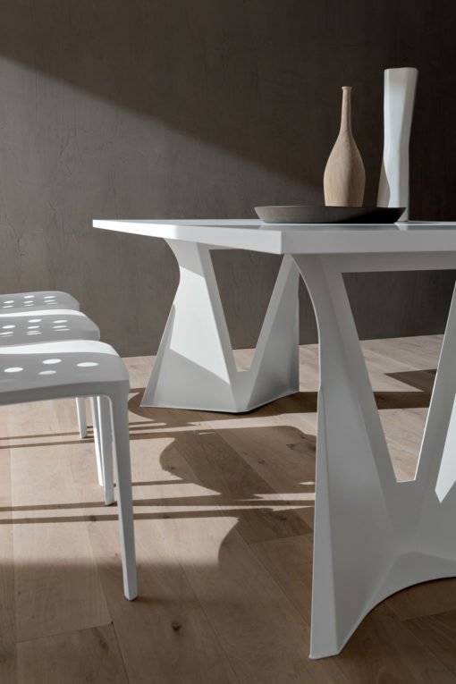 Claudio - Tavolo fisso dal design accattivante fisso con basamento a V